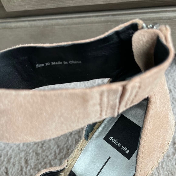 Dolce Vita Blush Suede Straw Wedge | Espadrille | Size: 10 - Picture 4 of 4